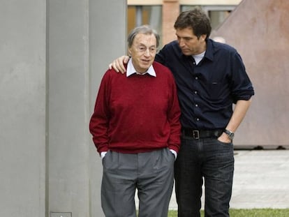 Jordi Solé Tura con su hijo, en 2007.