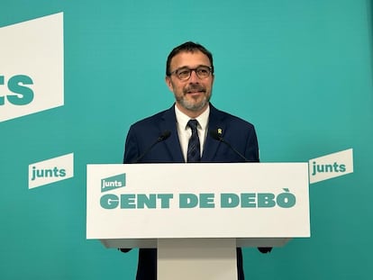 El portavoz de Junts, Josep Rius, en la rueda de prensa de este lunes.