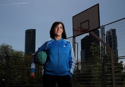 Teresa Álvarez, psicóloga deportiva, en el parque Carmen Tagle de Madrid.