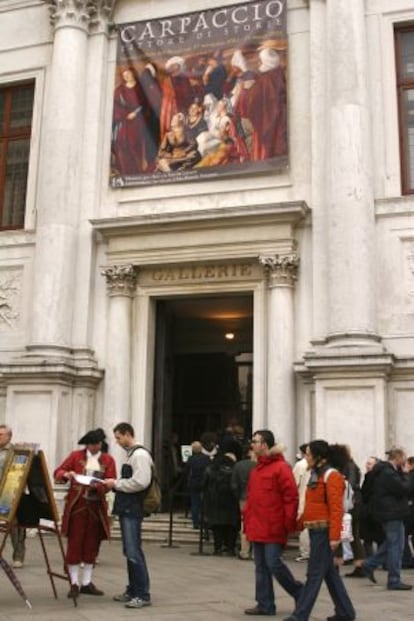 Fachada de la Galería de la Academia.