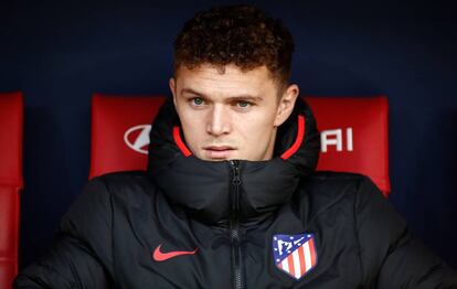 Kieran Trippier, en el banquillo del Wanda.