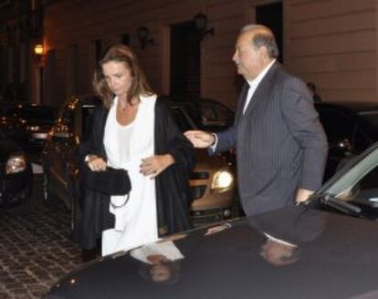 Carlos Slim, a su entrada en un restaurante en Buenos Aires.