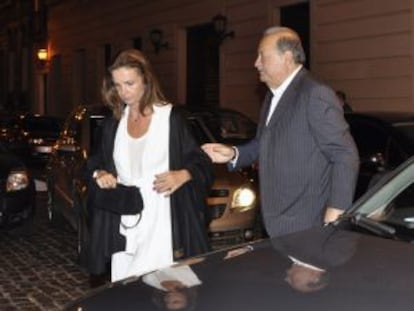Carlos Slim, a su entrada en un restaurante en Buenos Aires.
