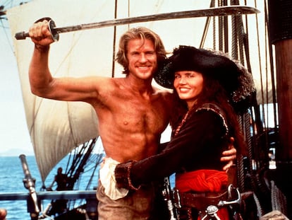 Matthew Modine y Geena Davis en 'La isla de las cabezas cortadas' (1995).