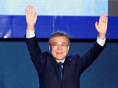 Los sondeos a pie de urna otorgan a Moon Jae-in el 41,4% de los votos, frente al 23,3% de su rival conservador