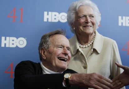 George H.W. Bush con su esposa, Barbara Bush el pasado junio.