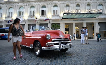 Fachada del Gran Hotel Manzana en La Habana (Cuba).