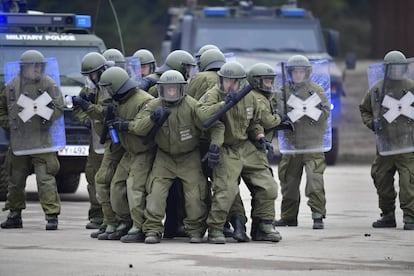 Polic&iacute;as militares alemanes, en un ejercicio en Bergen,