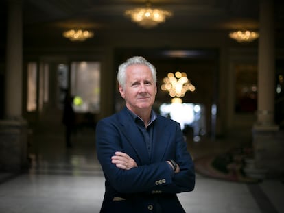 Lorenzo Milá posa en el Hotel Palace de Madrid, en octubre de 2021.