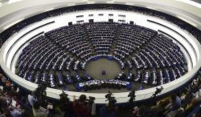 Vista general de una sesi&oacute;n plenaria en hemiciclo del Parlamento Europeo (PE).