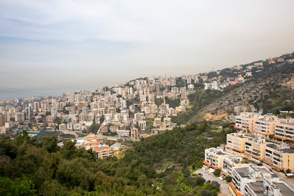 Vistas de la ciudad de Beirut desde la terraza de Faddy Faddoul. "Desde el punto de vista legal, soy refugiado palestino, pero yo me siento libanés. No conozco a nadie en Palestina, he nacido y me he criado aquí en Beirut, y mis padres también", reclama Faddoul.