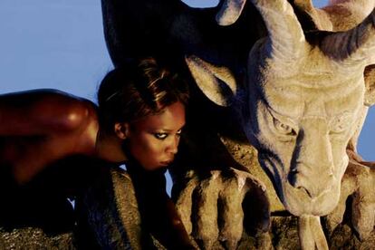 Naomi Campbell, en un fotograma de la película <i>The call,</i> de Antoine Foquà.