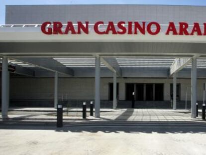 Acceso al casino de Aranjuez en una fotografía tomada poco después de su apertura.