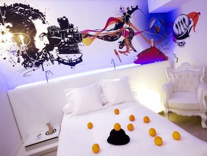 Una de las habitaciones tem&aacute;ticas del hotel DormirDcine, en Madrid. 