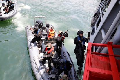 Maniobras militares sobre armas de destrucción masiva, el martes en el puerto militar de Agadir