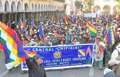 Campesinos y cocaleros se manifiestan a favor de Evo Morales en Cochabamba