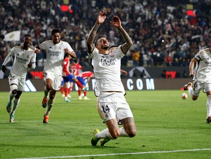 Joselu celebra el cuarto gol del Madrid.