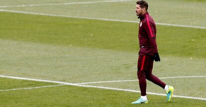 Simeone, durante el entrenamiento de este martes, en el Cerro del Espino.