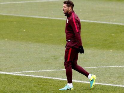 Simeone, durante el entrenamiento de este martes, en el Cerro del Espino.