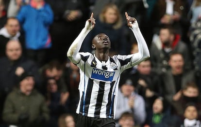 El jugador del Newcastle Papiss Cisse celebra el gol del Newcastle al Cardiff.