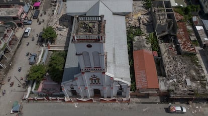 La iglesia del Sagrado Corazón de Los Cayos fue una de las que sufrió daños considerables en el terremoto del 14 de agosto.