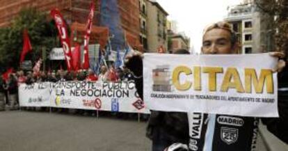 Manifestación de los trabajadores de Metro, EMT, Renfe, Feve y Adif contra los recortes, en Madrid.