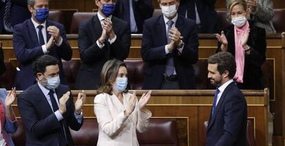 Pablo Casado recibe el aplauso de los suyos, tras su última intervención el pasado miércoles en el Congreso de los Diputados.