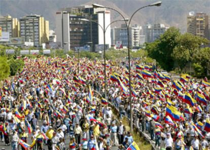 La oposición pide la dimisión del presidente venezolano en Caracas.
