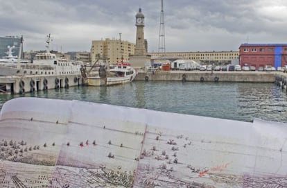 La Torre del Rellotge, vista desde una 'golondrina', contrasta con un grabado del asedio naval de Barcelona de 1714.