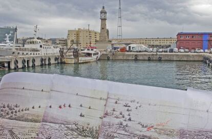 La Torre del Rellotge, vista desde una 'golondrina', contrasta con un grabado del asedio naval de Barcelona de 1714.