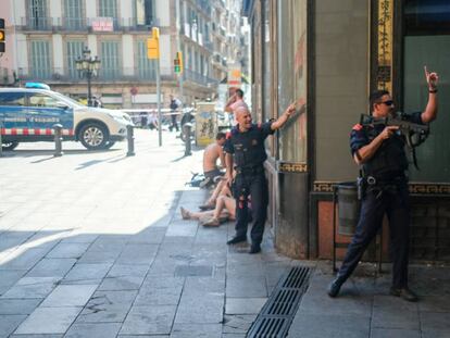Actuación de los Mossos durante el atentado de La Rambla de Barcelona del 17 de agosto.