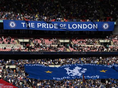 Gradas ocupadas por los hinchas del Chelsea durante las semifinales de la FA Cup.