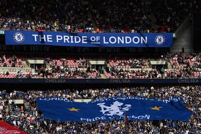 Gradas ocupadas por los hinchas del Chelsea durante las semifinales de la FA Cup.