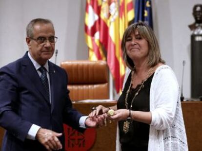 Núria Marín, nueva presidenta socialista de la institución con los votos de los neoconvergentes