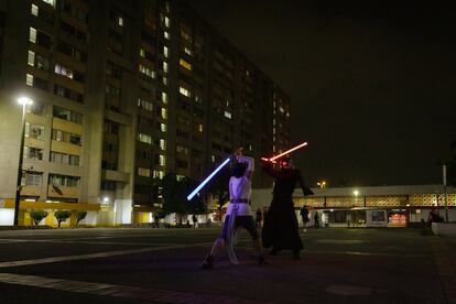 Lilia Villalobos y Ricardo Jocksan practican una coreografía en Tlatelolco (Ciudad de México).