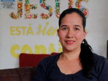 Amparo Martínez reclama mejor atención médica en Colombia.