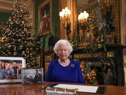 La reina Isabel II, en su mensaje de Navidad grabado en el castillo de Windsor. 