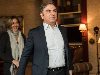 Carlos Ghosn y su esposa, Carole, durante una entrevista con EL PAIS en Beirut.