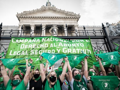 Movilización frente al Congreso argentino a favor del aborto legal, en noviembre.