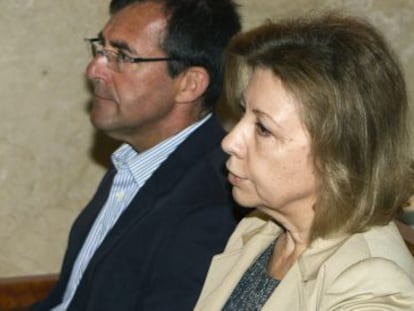 Maria Ant&ograve;nia Munar y Miquel Nadal, el pasado 5 de junio, en la Audiencia de Palma.