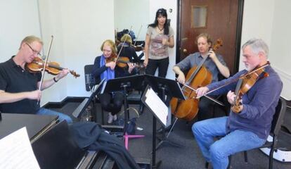 Un ensayo del American String Quartet junto a Claudia Montero en Nueva York, al día siguiente de recoger el 'grammy'.