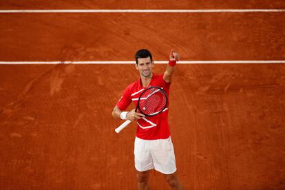 Djokovic celebra su victoria en la semifinal contra Tsitsipas.