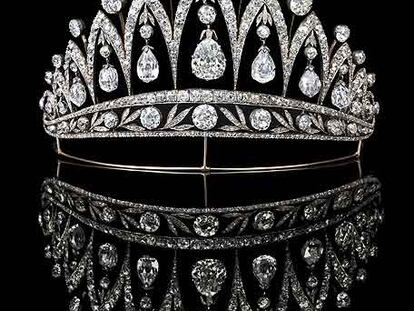 La tiara que sale a subasta.
