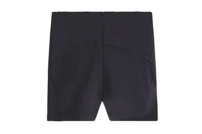 Shorts. Son parecidos a los anteriores, pero un poco más largos: diez centímetros de pernera. Además, llevan bolsillo en el lateral.