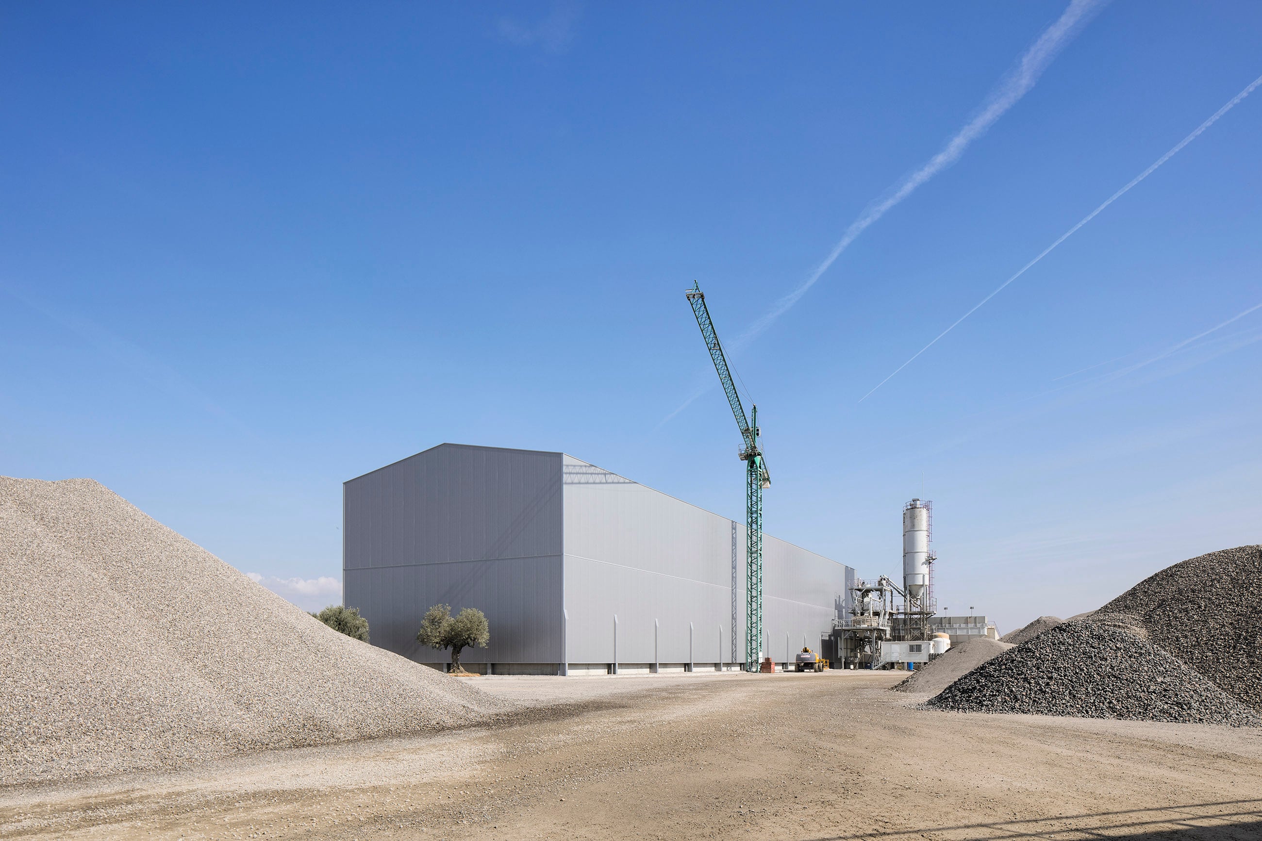 Una nave en Lleida, una capilla en Chile o un antiguo cine en Kazajistán: así es la guía que desvela la geografía secreta del arte contemporáneo