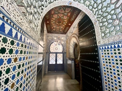 Decoración de estilo oriental de la zona noble y en uso del Palacio de Orleans-Borbón, en Sanlúcar de Barrameda.
