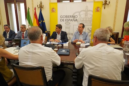 El delegado del Gobierno en Andalucía, Pedro Fernández, en la reunión sobre violencia de género en la comunidad, esta mañana en Granada. / DELEGACIÓN DEL GOBIERNO