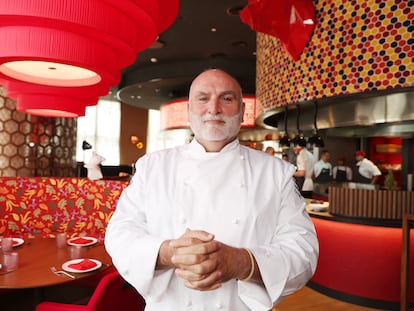 El chef José Andrés, el pasado 21 de enero de 2023 en su nuevo restaurante Jaleo, en el hotel Atlantis The Royal de Dubái.