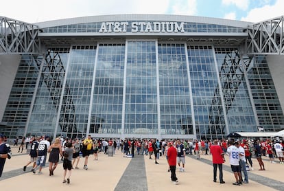 The AT&T Stadium before an NFL game between the San Francisco 49ers and the Dallas Cowboys.