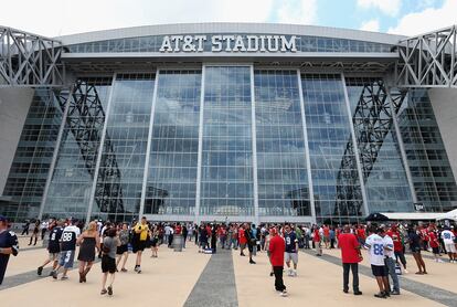 The AT&T Stadium before an NFL game between the San Francisco 49ers and the Dallas Cowboys.